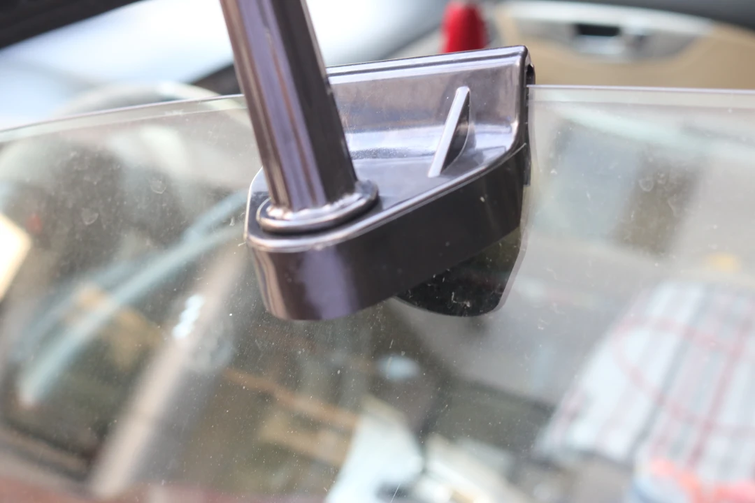 Car window flag with carbon fiber flagpole gallery 16 Close-up of Car window teardrop flags base