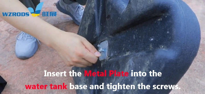how to set up feather flags step2-2：InserttheMetal Plate into the
                    water tankbase and tighten the screws